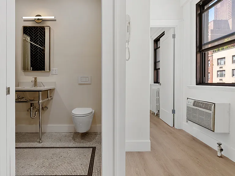 138 E 38th St #5B — Photo 2