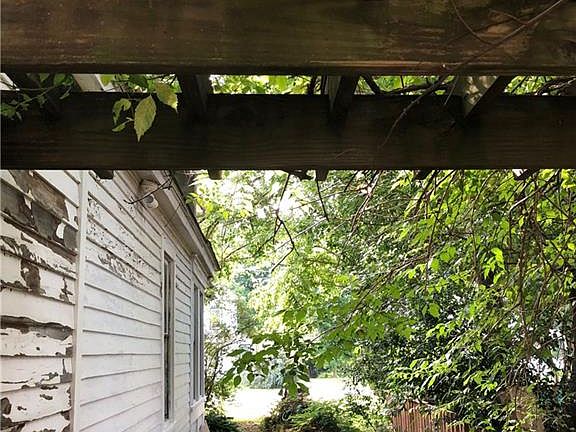 4th image of 37 Railroad Ave