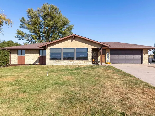 24896 320th St, La Motte, IA 52054