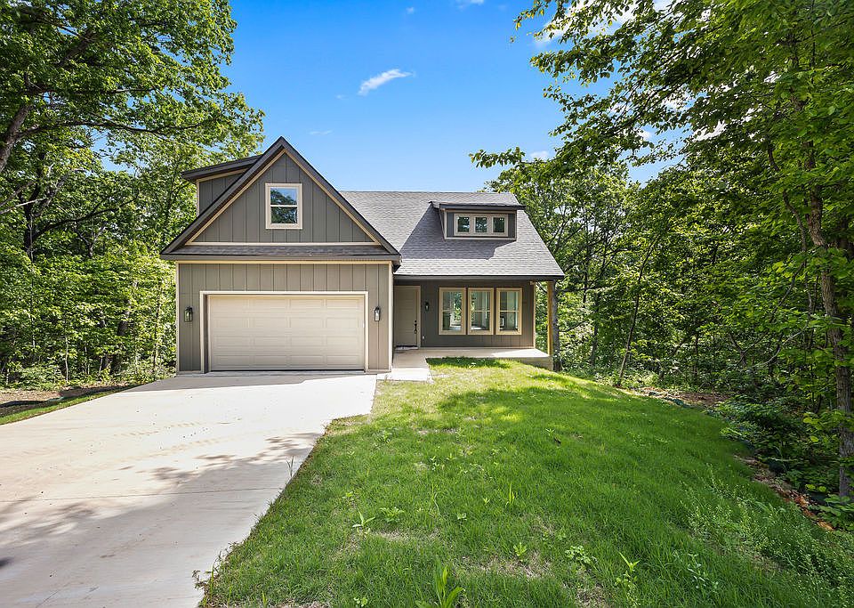1st image of 6 Moffat Ln