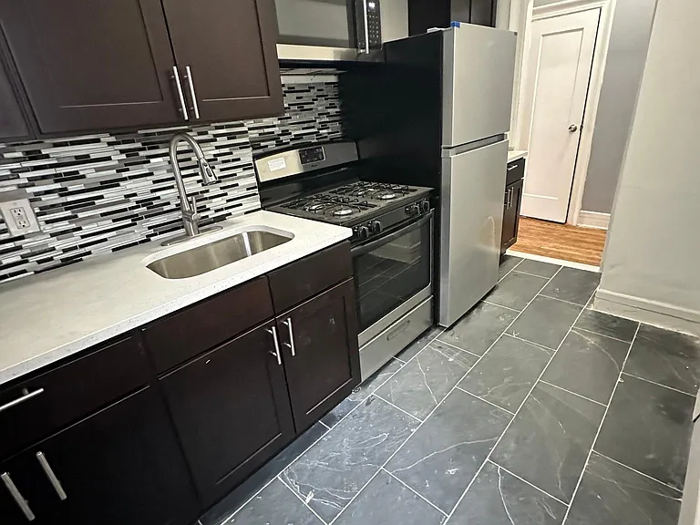 149 Zabriskie St #21 — Photo 1