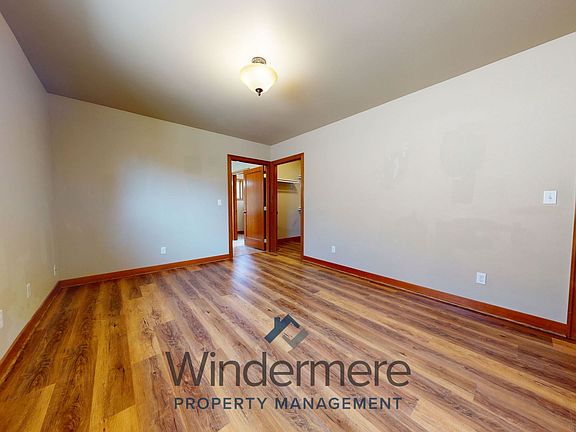 5th image of 615 SE 8th St