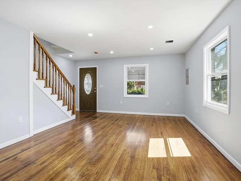 1928 Paterson St #1 — Photo 3