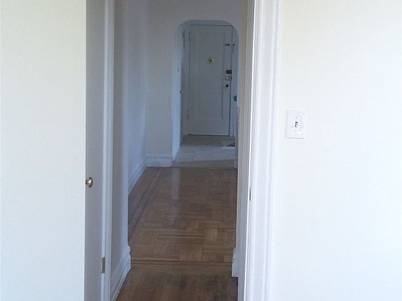 1431 E 2nd St 3A hallway