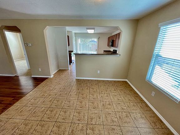 4th image of 9006 Oakwood Park