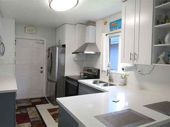 4th image of 942 SW 8th Pl