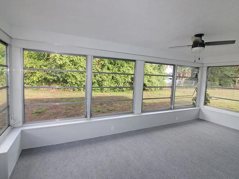 253 Alsace Ave — Photo 15