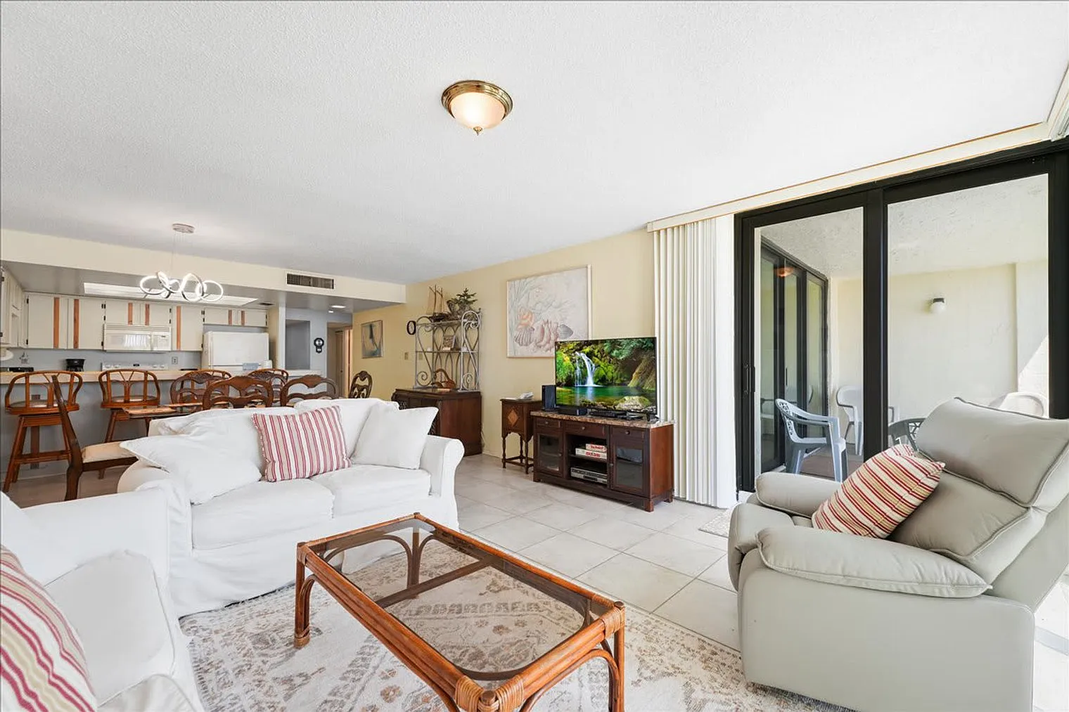 3 bed, 2.0 bath, 1550 sqft, $3,705 — Photo 2
