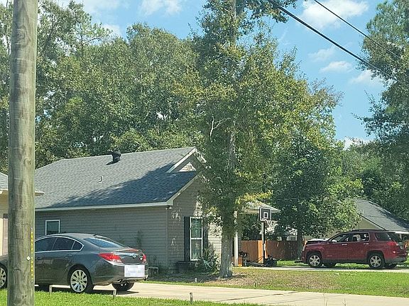 2nd image of 2302 Oriole St