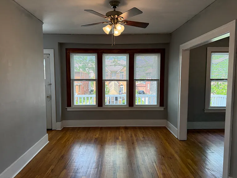 1052 Beaconsfield Ave — Photo 10