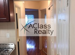 2220 37th St #1R, Astoria, NY 11105
