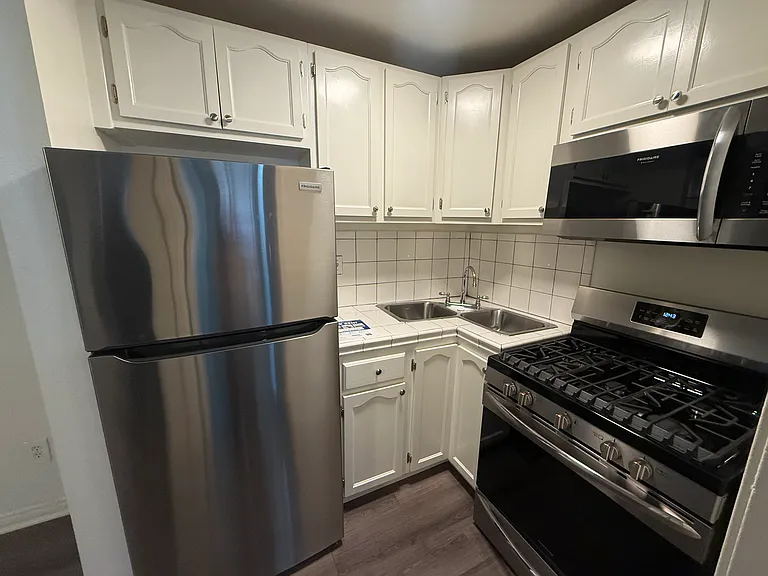 1032-1036 S Normandie Ave #5 — Photo 8