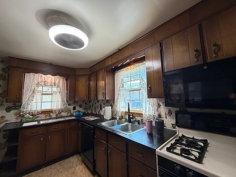 245 Eastland Ave — Photo 8