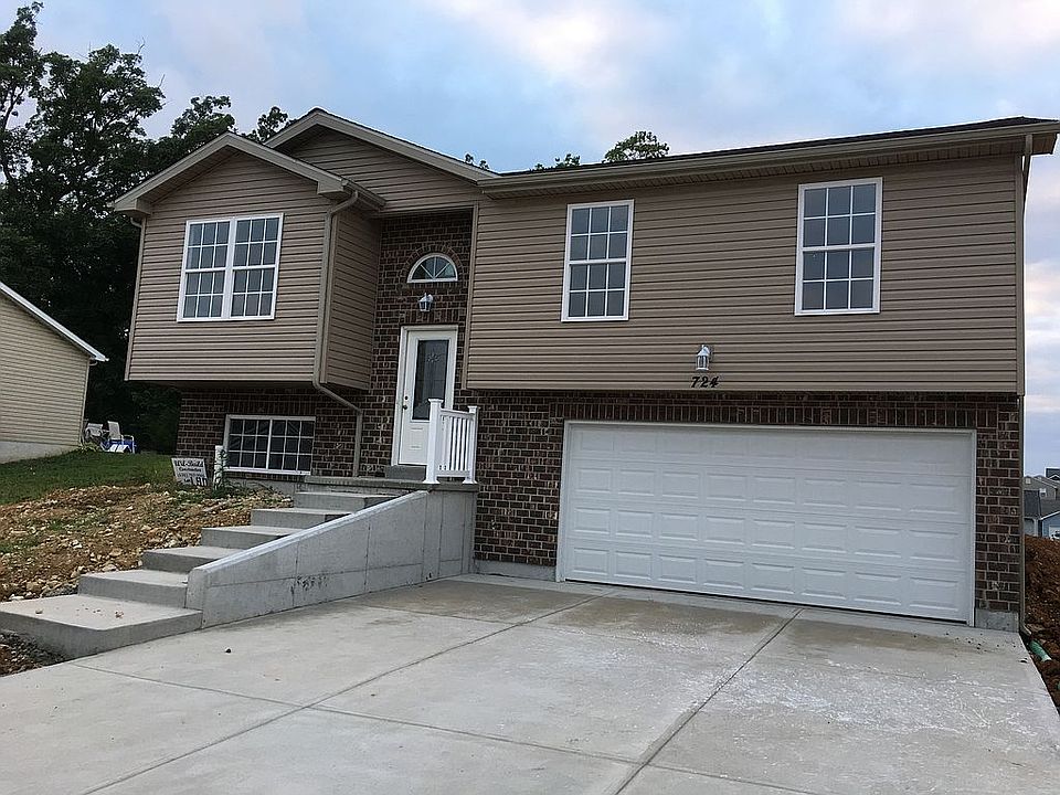 2nd image of 724 Hawks Circle Dr