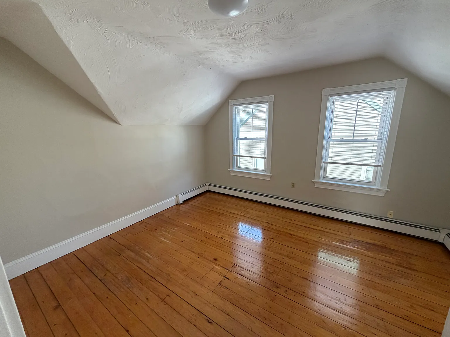 2 bed, 950 sqft, $2,000 — Photo 2