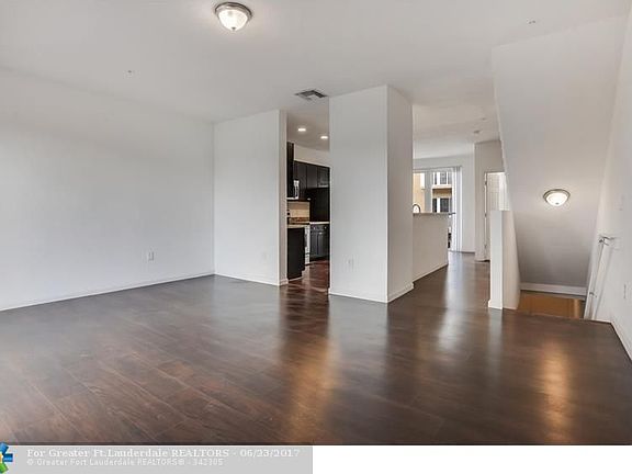 4th image of 2725 NE 8th Ave APT 117