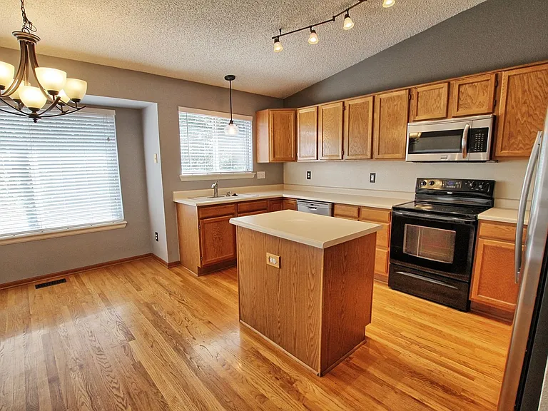 10732 Kimball St — Photo 3