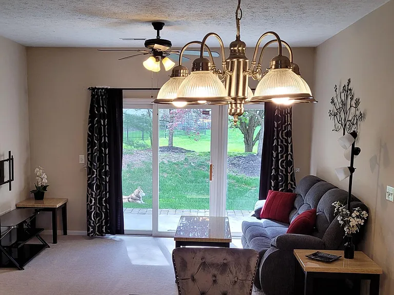 4657 Court Yard Dr — Photo 5