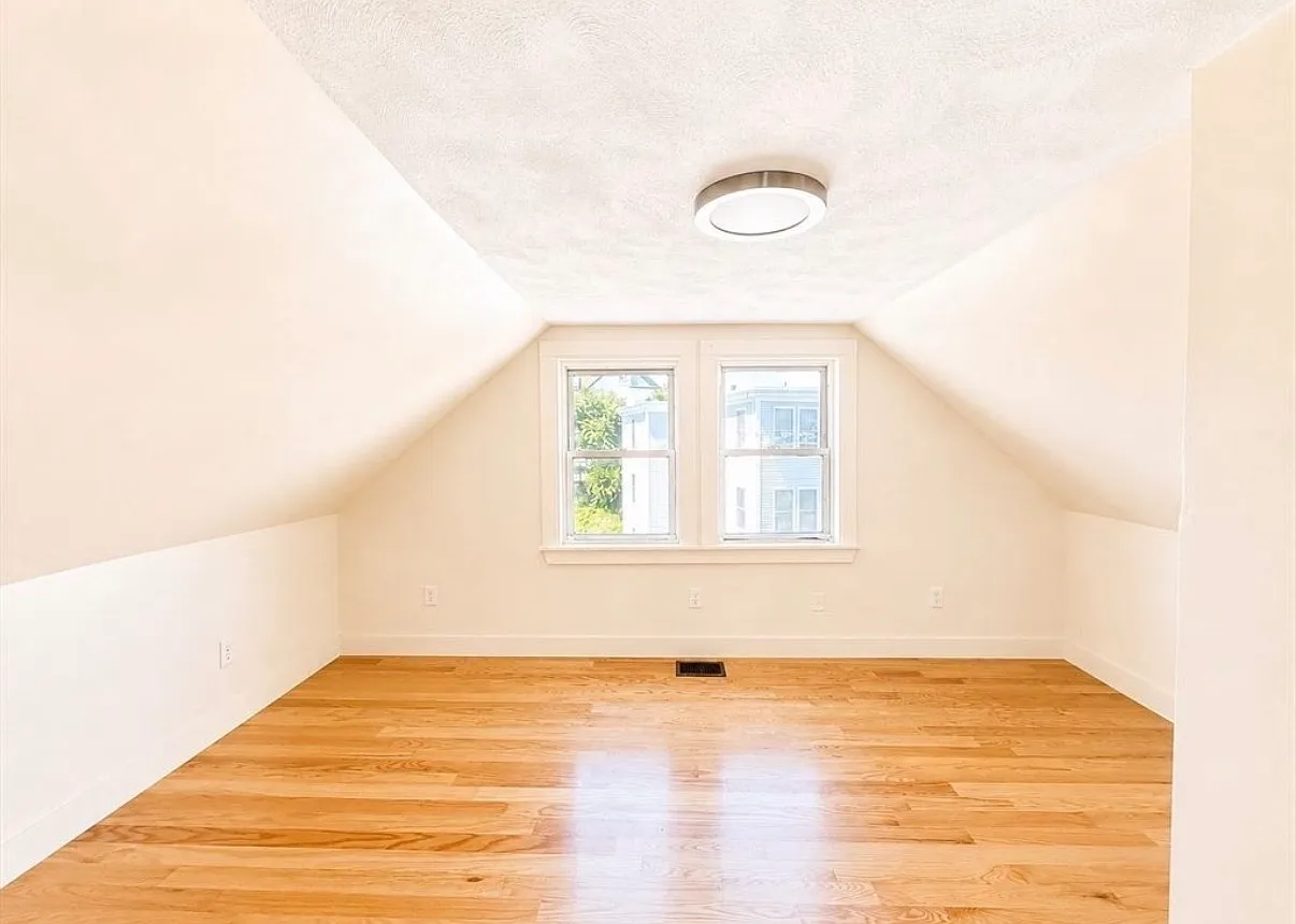 4 bed, 1200 sqft, $3,300 — Photo 4