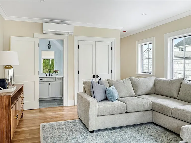 118 Newport Ave — Photo 15