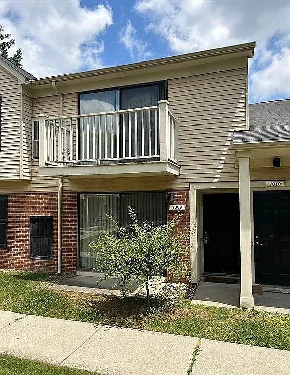 2 bed, 816 sqft, $1,399 — Photo 1