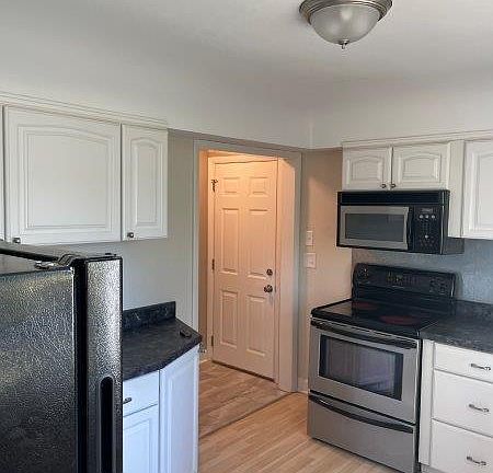 5th image of 23 Woodland Ave