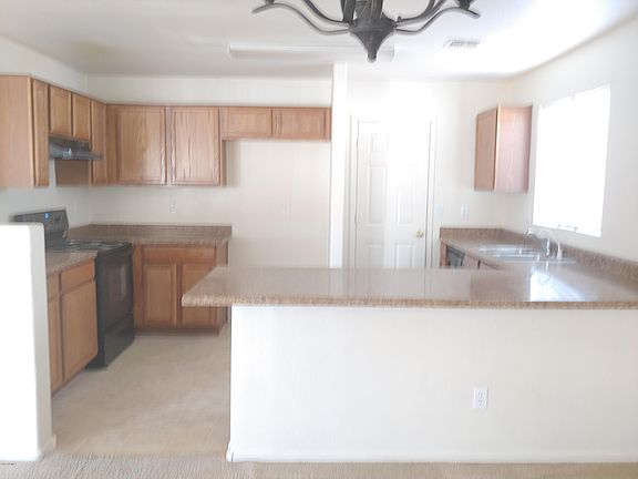 5th image of 4813 N 112th Gln