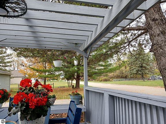 5th image of 806 S Augres River Dr