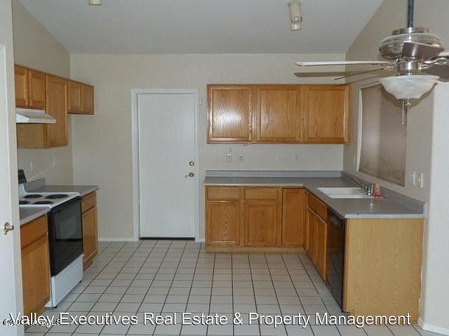 2nd image of 765 E Sheffield Ave