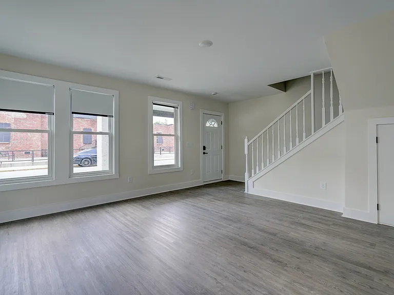 209 S Woodrow St — Photo 8