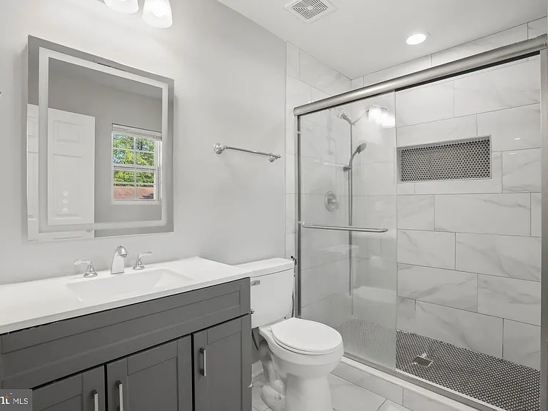 283 Shorewood Dr — Photo 16