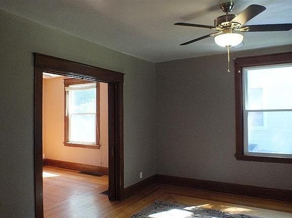 4th image of 454 Elliott Ave