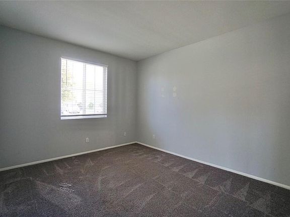 5th image of 23636 Elizabeth Ln
