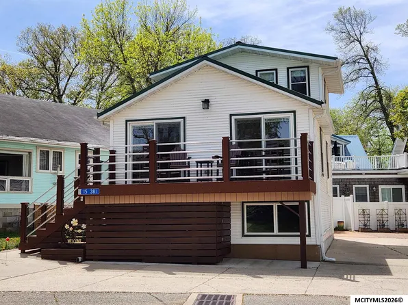 15381 1st St, Clear Lake, IA 50428