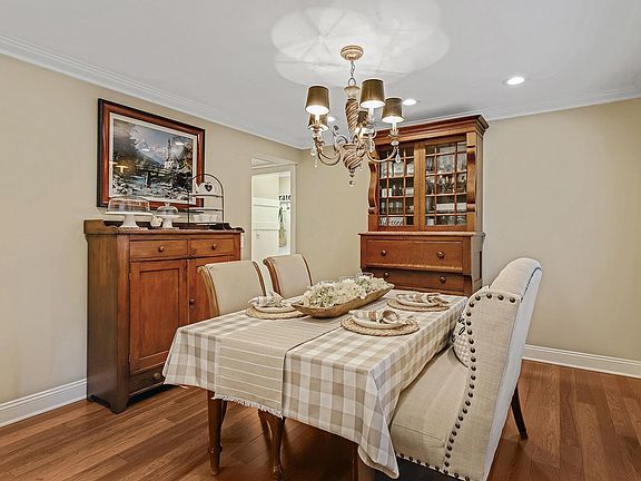 4th image of 517 Redondo Dr