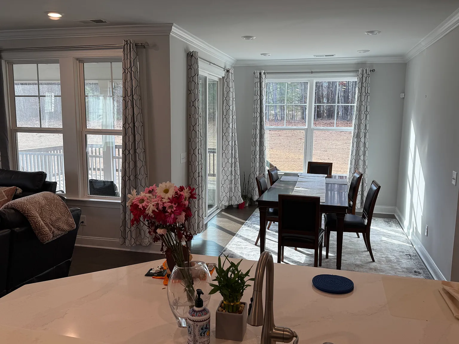 5 bed, 3551 sqft, $3,880 — Photo 4