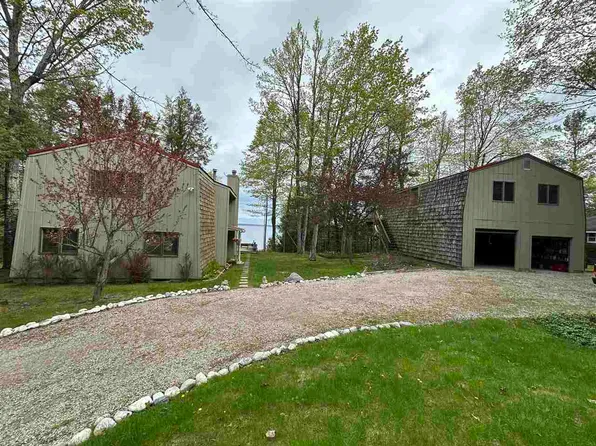 1400 Round Point Dr, Indian River MI