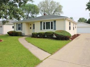 1635 Juniper Dr, Green Bay, WI 54302