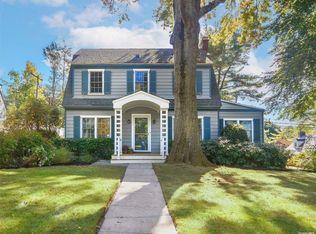 15 Summit Rd, Port Washington, NY 11050