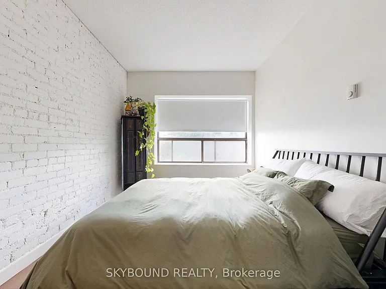 2104 Queen St E #B — Photo 17