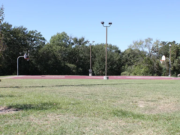2403 Bosque Dr #B — Photo 9
