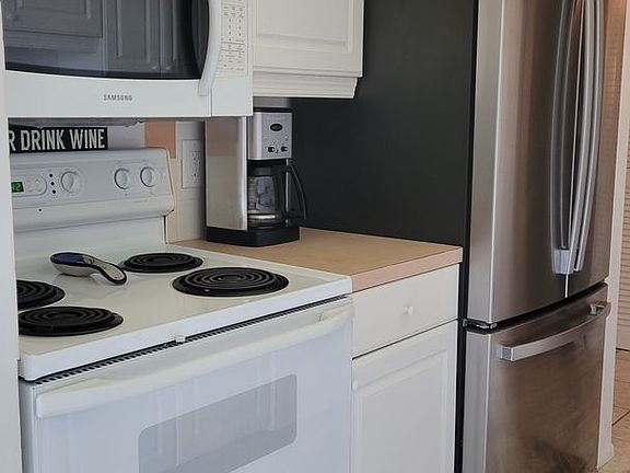 4th image of 4822 Ocean Blvd APT 7D