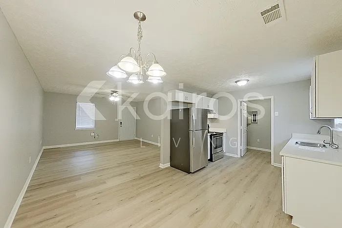 320 Deerpark Dr — Photo 5