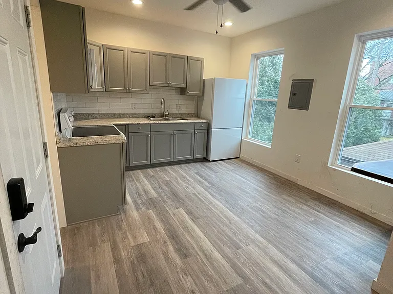 40 Park St #2 — Photo 8