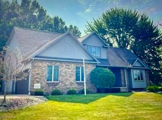 11 Sandstone Ln, Canfield, OH 44406