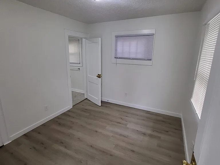 835 Tecumseh St — Photo 10
