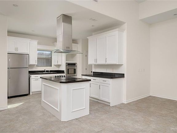 5th image of 700 New Orleans Cir