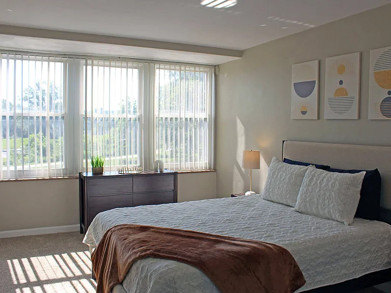 Geneva Apartments — Photo 18