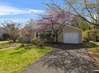 544 Barnett Pl, Ridgewood, NJ 07450