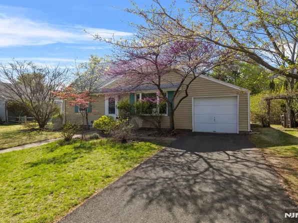 544 Barnett Pl, Ridgewood, NJ 07450